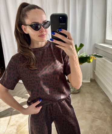 Komplet so zvieracím vzorom - hnedý